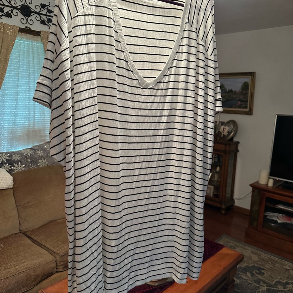 Terra & Sky Black and White top